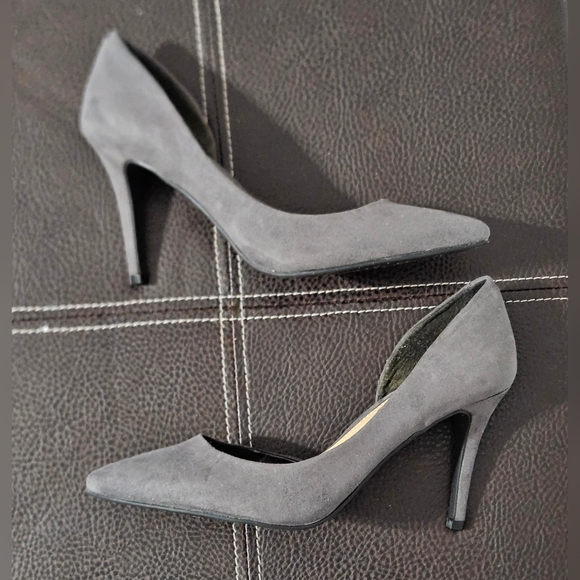 Grey heels by Jessica Simpson - Picture 2 of 5